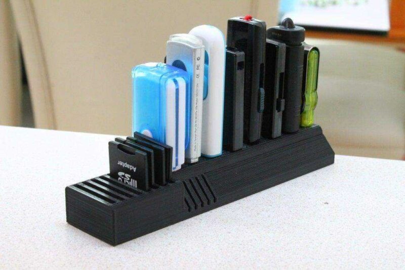 Geniş USB'ler için USB ve SD kart tutucu koruyucu saklama düzen