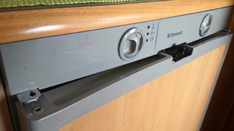 Motorhome Dometic Buzdolabı Kilidi Plastik Aparat - Görsel 3