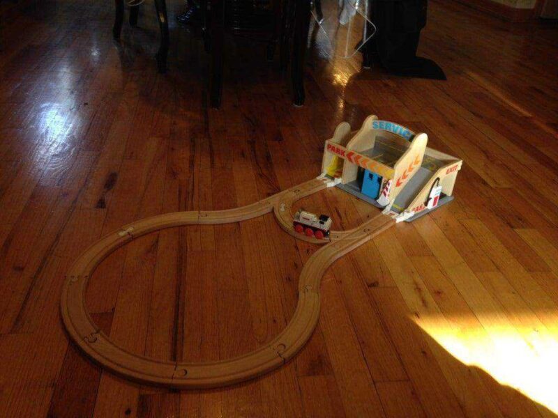 Melissa & Doug Ahşap Garaj İçin Ahşap Tren Bağlantıları Plastik Aparat - Görsel 3