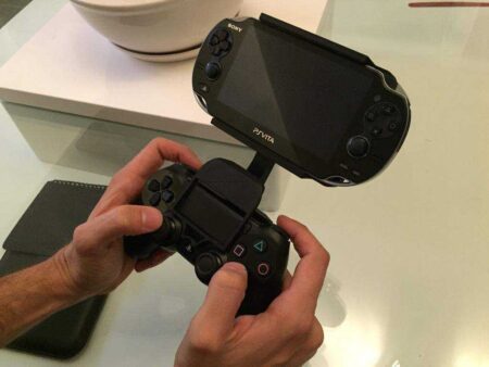 Dualshock 4 İle Psvita Grip Plastik Aparat