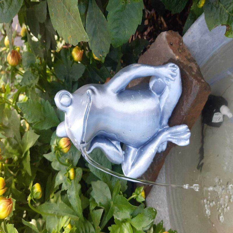 Sıkılmış Kurbağa Çeşmesi Heykel Plastik Aparat