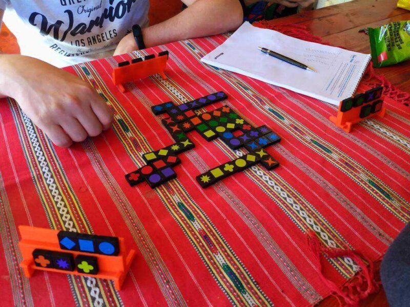 Quirkle Seyahat Standı Plastik Aparat