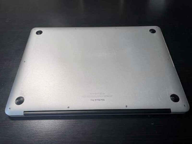 Macbook Pro 2014 Ayak Ortası Plastik Aparat - Görsel 3