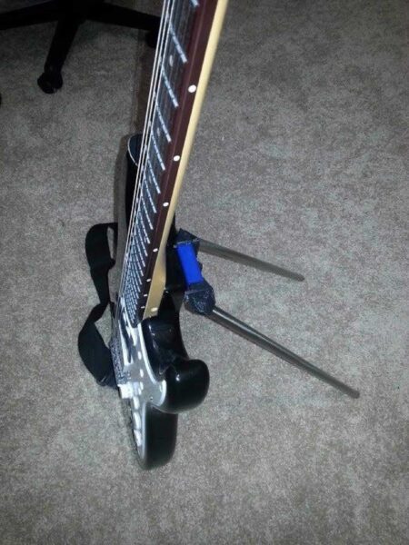 Elektrik Gitar Standı + Çamurluk Eki Plastik Aparat