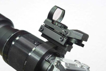 Bir Nikon 1 Cx 70-300Mm F / 4.5-5.6 Vr Lens Ile Nikon Red Dot Sight Montajı Plastik Aparat