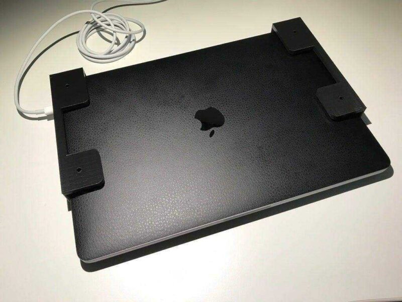 MacBook Pro 2016-2017 Masa veya duvar rafının altında  Aparat - Görsel 3