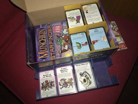 Munchkin Starfinder Her Şey Kutu Kartı Ekle Plastik Aparat