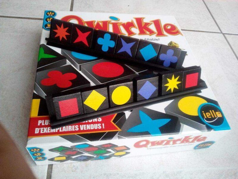 Qwirkle Fayans Tutucu Deluxe Plastik Aparat