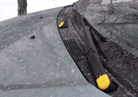 Mitsubishi L200 Ön Cam Kapak Plastik Aparat