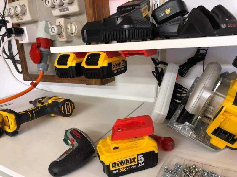 Dewalt Pil Tutucu Plastik Aparat - Görsel 3