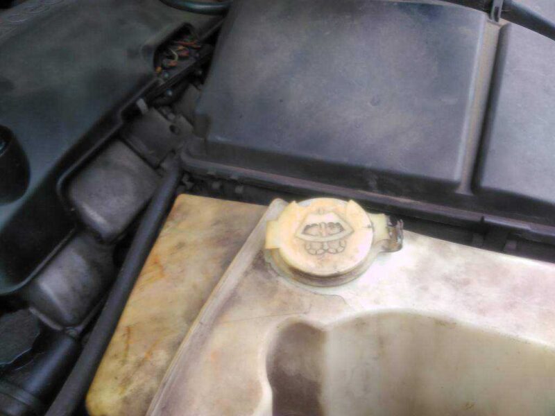 Mercedes Benz Ml Mk1 (W163) Yedek Cam Sıvısı Kapağı Plastik Aparat - Görsel 2