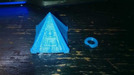 Yu-Gi-Oh Relic Piramid Plastik Aparat