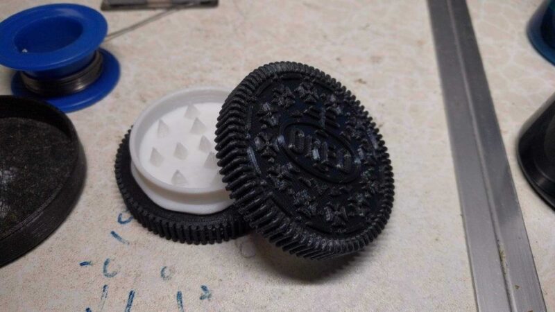 Oreo Cookie Herb Öğütücü Plastik Aparat - Görsel 3
