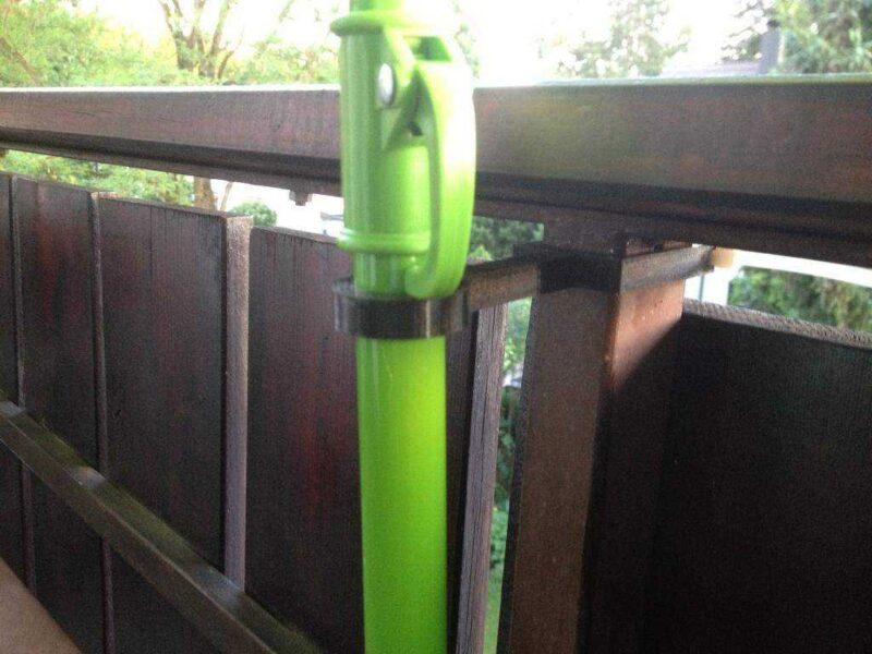 30X42Mm Çelik Borudan Yapılmış Bir Balkon İçin Şemsiye Tutucu Plastik Aparat