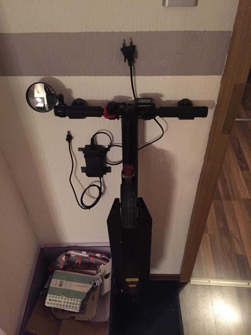 E-Scooter Duvar Montajı Plastik Aparat