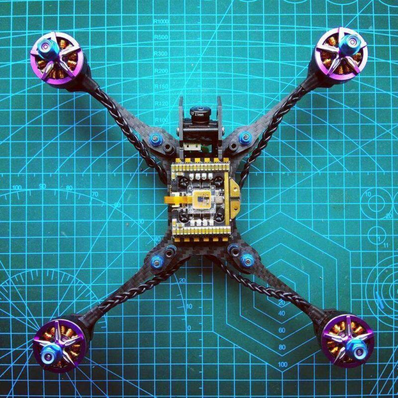 T4Bee Paratank_215 5 Fpv Drone Quadcopter Mavi Plastikler İçerik - Görsel 2